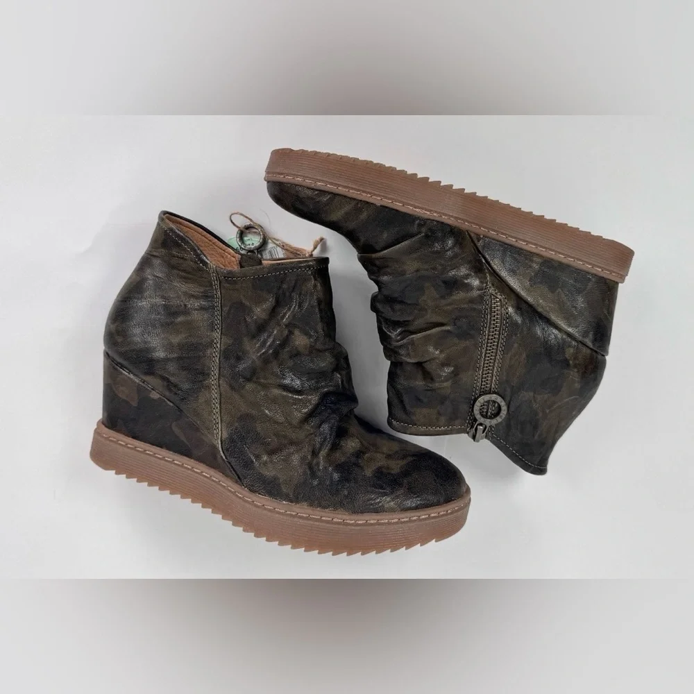 Sofft Siri Womens 8.5 Camo Leather Waterproof Wedge Ankle Boots NWOB - Picture 6 of 7